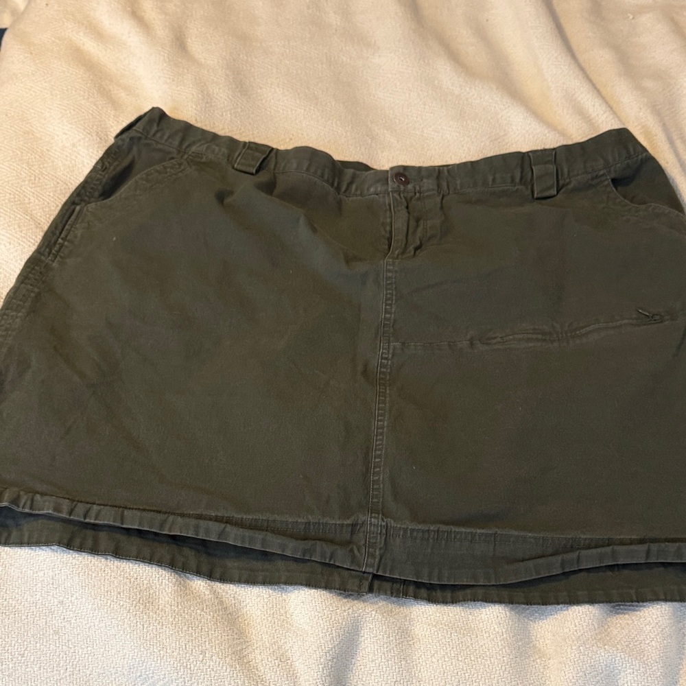 Duluth Trading Co Dark Green Rootstock Gardening Skort